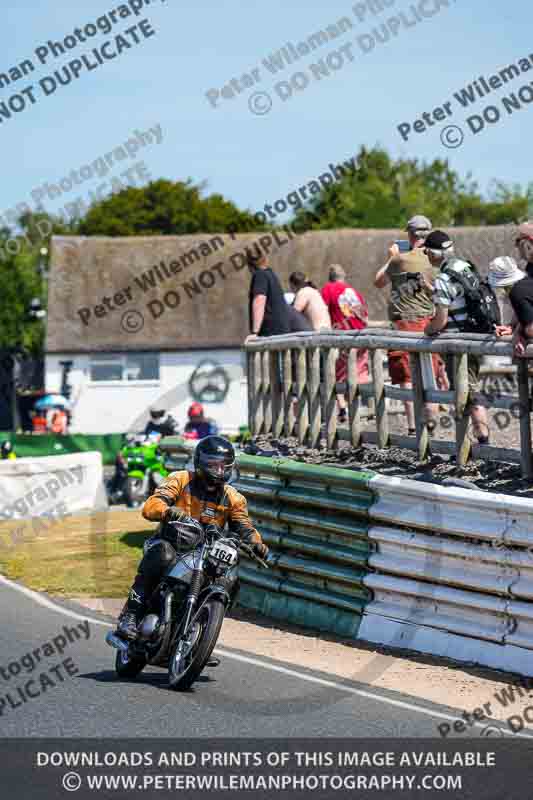 Vintage motorcycle club;eventdigitalimages;mallory park;mallory park trackday photographs;no limits trackdays;peter wileman photography;trackday digital images;trackday photos;vmcc festival 1000 bikes photographs